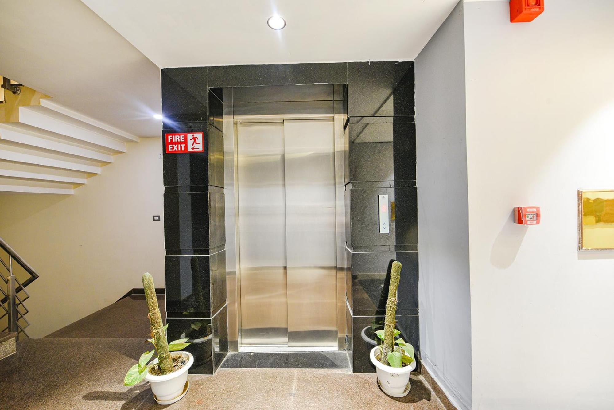 Fabhotel Prime Apple Tree Residency Nova Deli Exterior foto